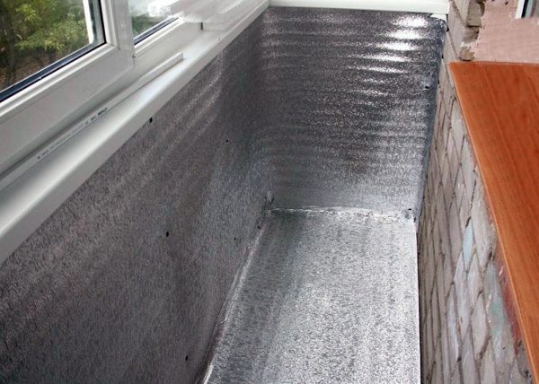 Как да лепим фолио върху бетон