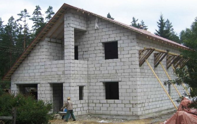 Dům z pěnových bloků bez povrchové úpravy