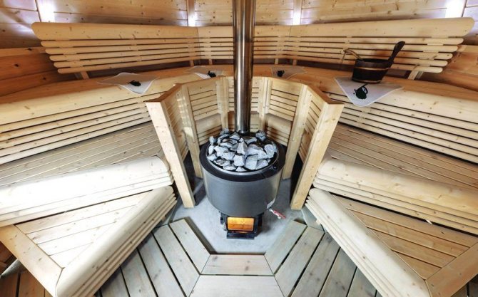 Stufa sauna a legna con serbatoio d'acqua