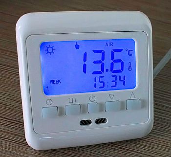 Foto - programmējams termostats