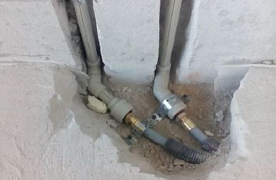 Photo - Connection of underfloor heating pipes in the screed