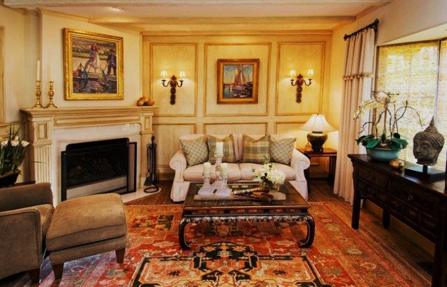 Foto: chimenea de esquina en una sala de estar de estilo clásico.