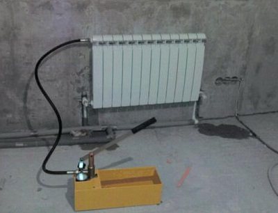 Pruebas hidráulicas del sistema de calefacción, procedimiento, acto de prensado hidráulico.