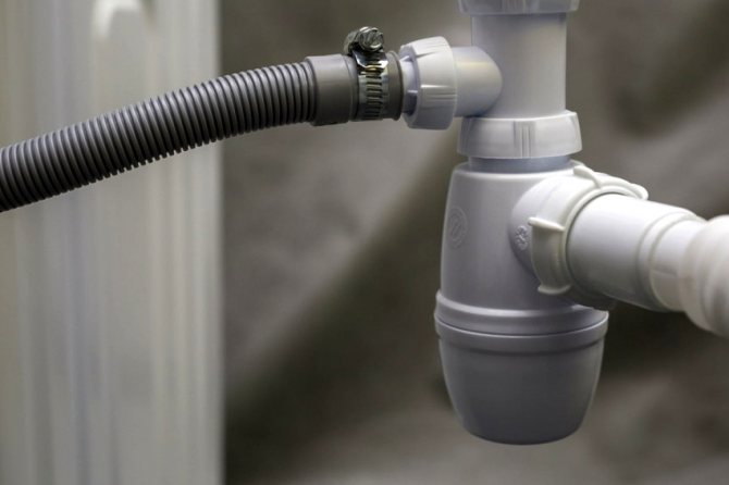 Segel hidraulik boleh berada di dalam alat paip, tetapi kebanyakannya dipasang secara berasingan