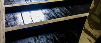Hydroizolace dřevěné podlahy pomáhá předcházet plísním.