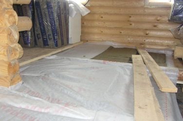 Waterproofing and vapor barrier of a floor in a wooden house