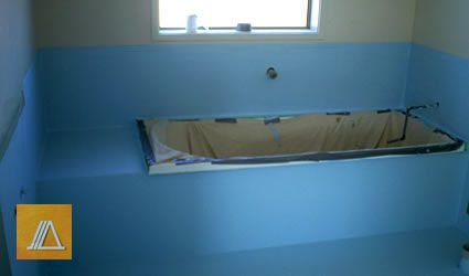 Impermeabilización de paredes en el baño.