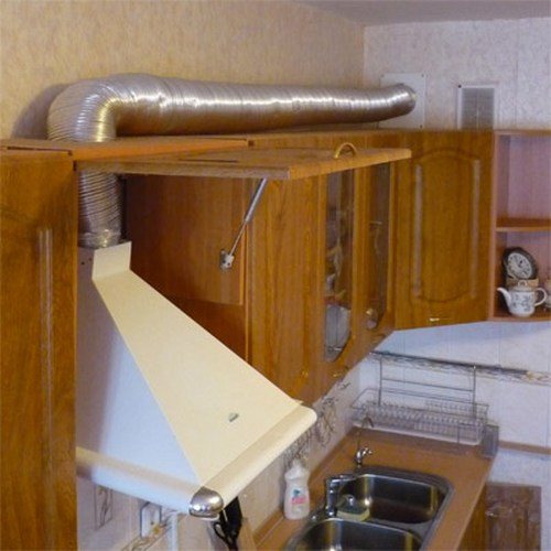 Gofrētā caurule elastības dēļ ir neaizstājama virtuvē ar sarežģītu izkārtojumu