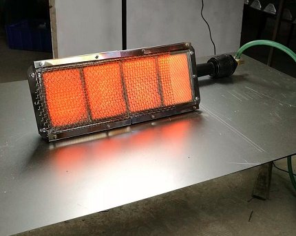 Calentador de infrarrojos en una sala de producción