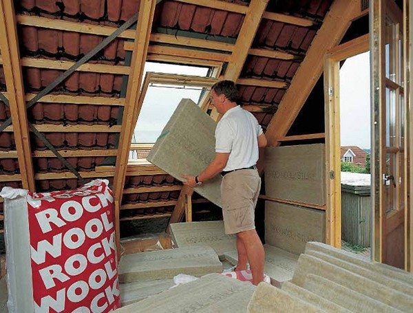 חימום איכותי הוא בלתי אפשרי ללא בידוד תקין של הגג