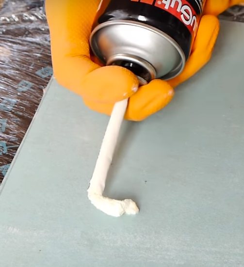 cómo usar una lata de espuma de poliuretano