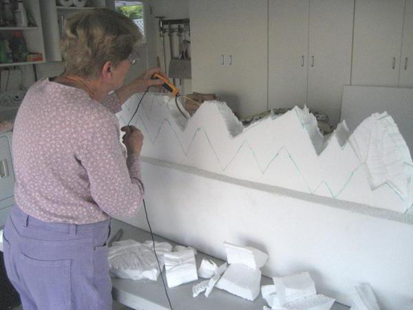 How to properly cut polystyrene so as not to crumble