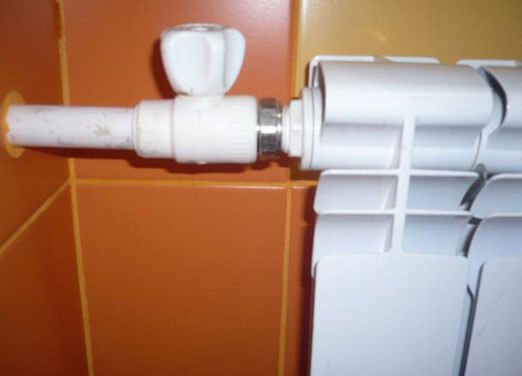 Ako si vybrať a nainštalovať faucet pre radiátor vykurovacieho systému