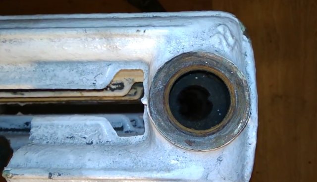Hur man tar isär ett gammalt gjutjärnbatteri