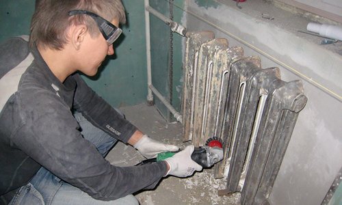 ¿Cómo eliminar la pintura vieja de los radiadores y eliminar por completo los residuos de revestimiento?