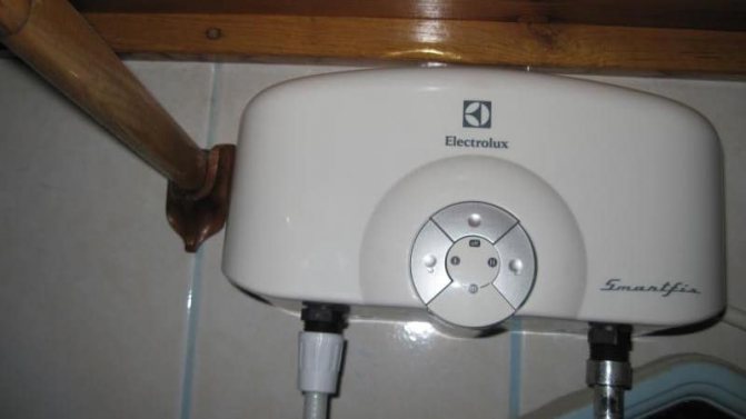 Cómo instalar un calentador de agua instantáneo en el baño