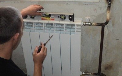 Kaip sumontuoti, išardyti ir nuplauti ketaus radiatorių