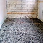 Hur man isolerar golv och tak med expanderad lera eller slagg