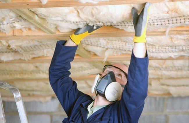 Come isolare il soffitto del garage con le tue mani