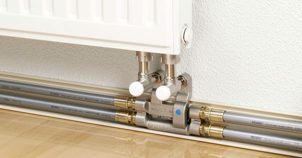 Nơi giấu đường ống sưởi ấm trong nhà riêng một cách chính xác và an toàn