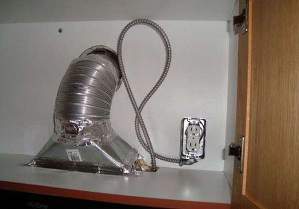Corrugación de cocina para campanas: características de la selección e instalación de conductos de aire flexibles.
