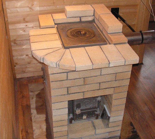 Mini horno de ladrillos para casas de verano