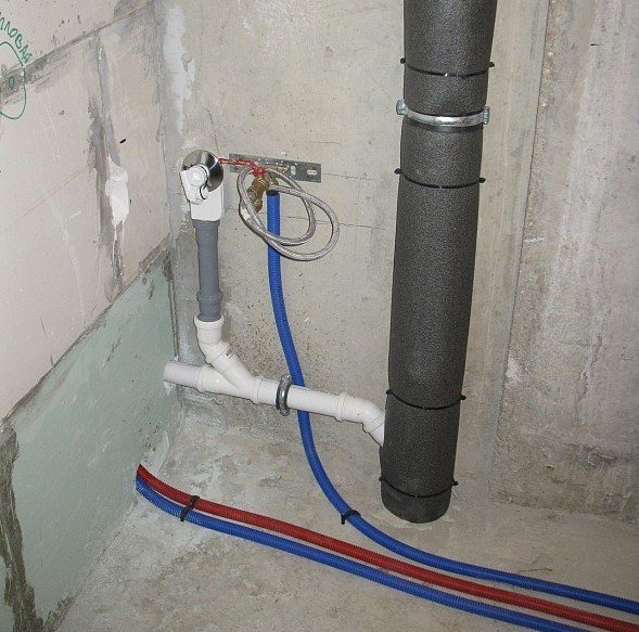 Installation de tuyaux de chauffage Rehau