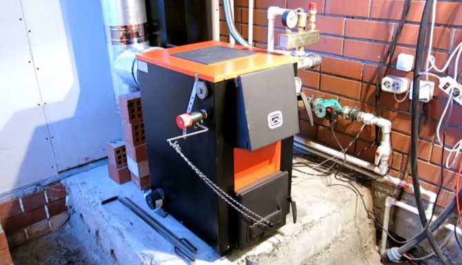 Installazione di una caldaia a combustibile solido con tubazioni
