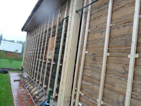 Is it possible to insulate a wooden house with foam outside or not
