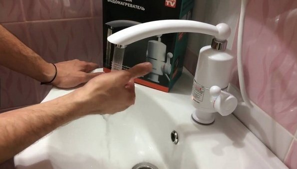 Spălarea mâinilor cu un canal de încălzire