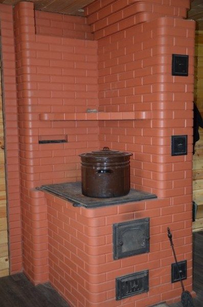 Η φωτογραφία δείχνει έναν μικρό φούρνο από τούβλα για το σπίτι. Δεν είναι όμορφο;