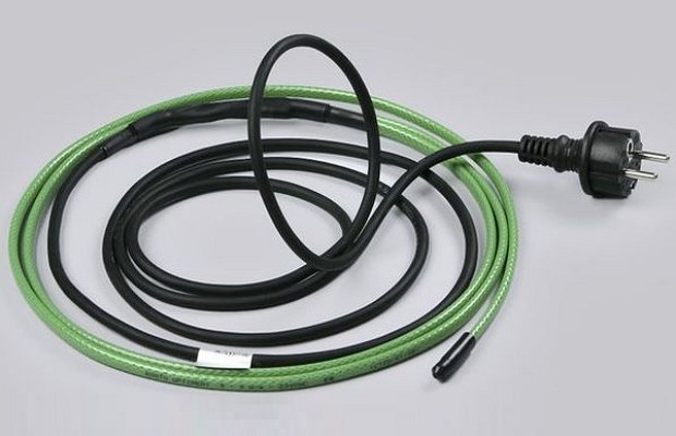 Fotoattēlā - pašregulējošs sildīšanas kabelis notekcaurulei