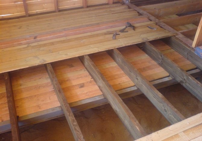 Arrangement of a wooden floor