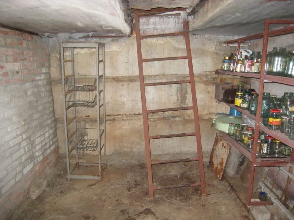 Ang pag-aayos ng mga air vents sa basement ng isang gusaling tirahan ayon sa SNiP