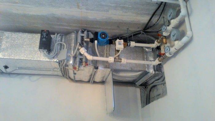 Dispositivo de tubería de calefacción y principio de funcionamiento del circuito de calefacción del intercambiador de calor para la ventilación del suministro de agua