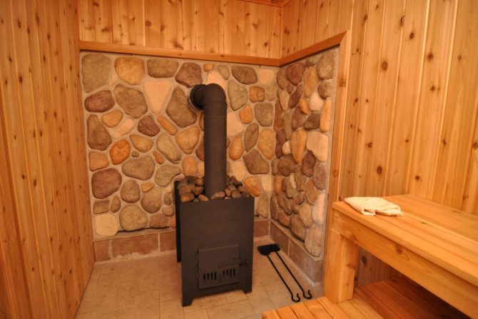 Stufa sauna aperta o chiusa per un bagno russo