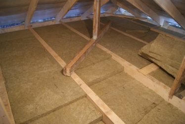 Vapor barrier of the attic floor of a cold attic