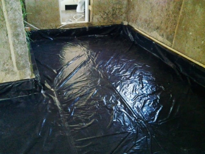 Vapor barrier for the floor in a wooden house: installation procedure