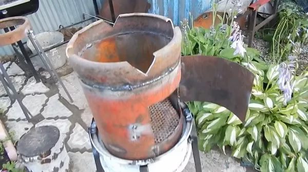 Estufa d'una antiga bombona de gas