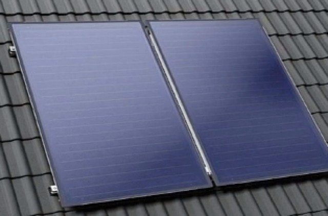 مجمع الطاقة الشمسية المسطح.