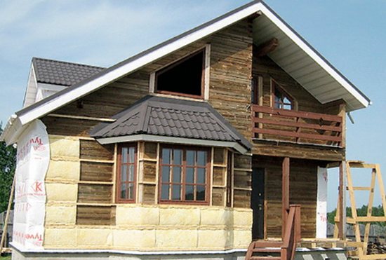 Pros y etapas de la creación de una fachada de ventilación para una casa de madera.