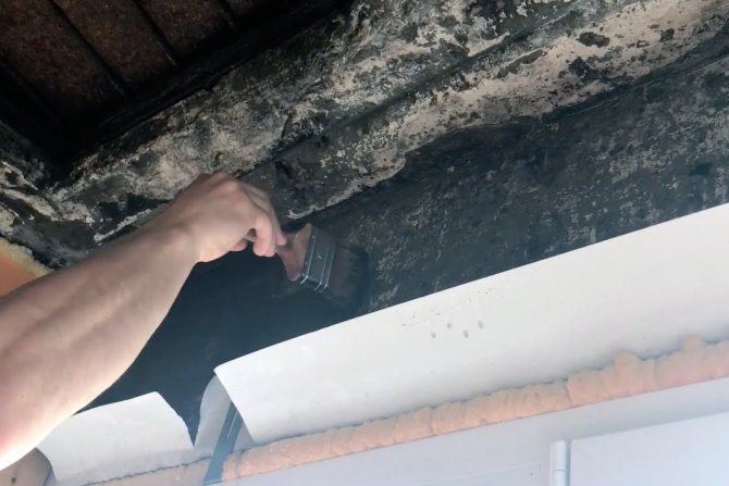 Lavori preparatori per l'impermeabilizzazione del balcone