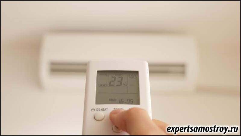 El principio de funcionamiento del aire acondicionado en la habitación.