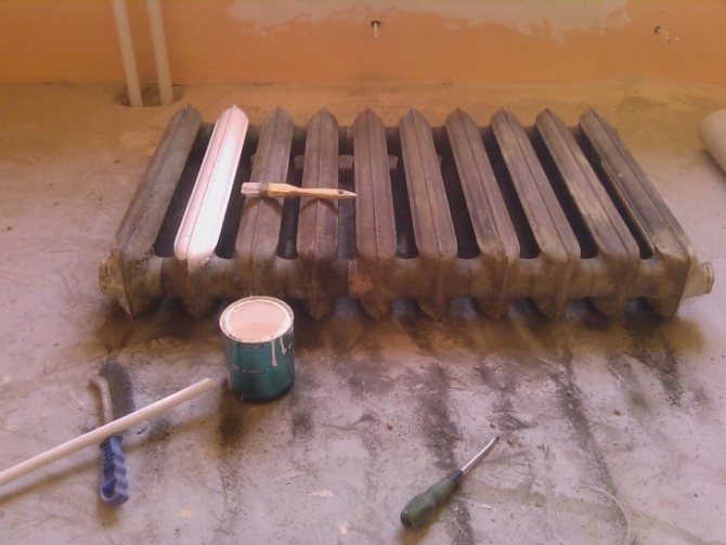Proceso de pintura del radiador de calefacción
