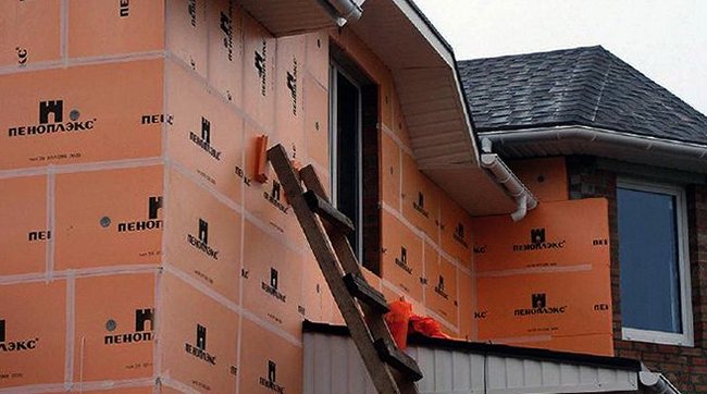The process of insulating a house with penoplex
