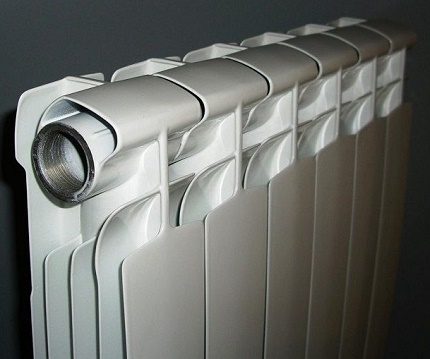 Išmontuojamas radiatorius su atskiromis sekcijomis