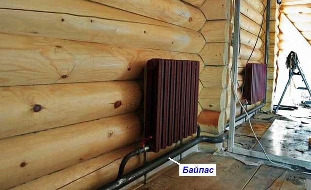 Sistema di riscaldamento Leningradka in una casa di legno