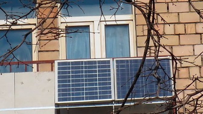 الألواح الشمسية على الشرفة