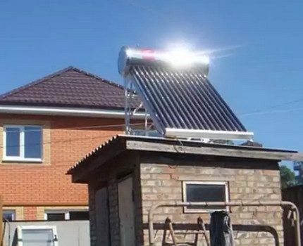 Coletor solar no telhado