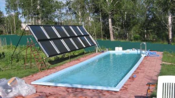 Le chauffage solaire de la piscine est efficace par temps clair